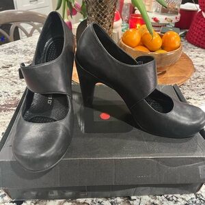 Black leathered heels, very cool & trendy!